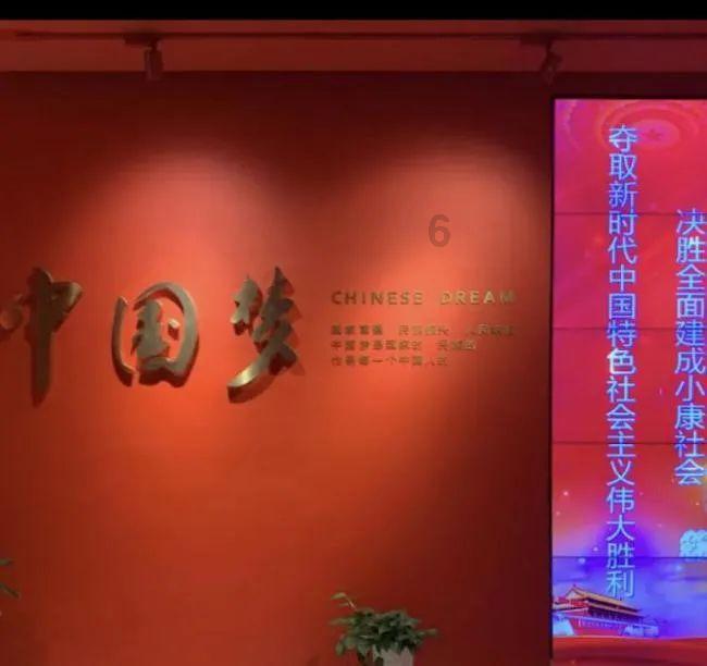 神秘洞口逃脱